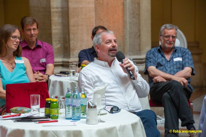 Rege Diskussion im Anschluss der Vorträge Rege Diskussion im Anschluss der Vorträge