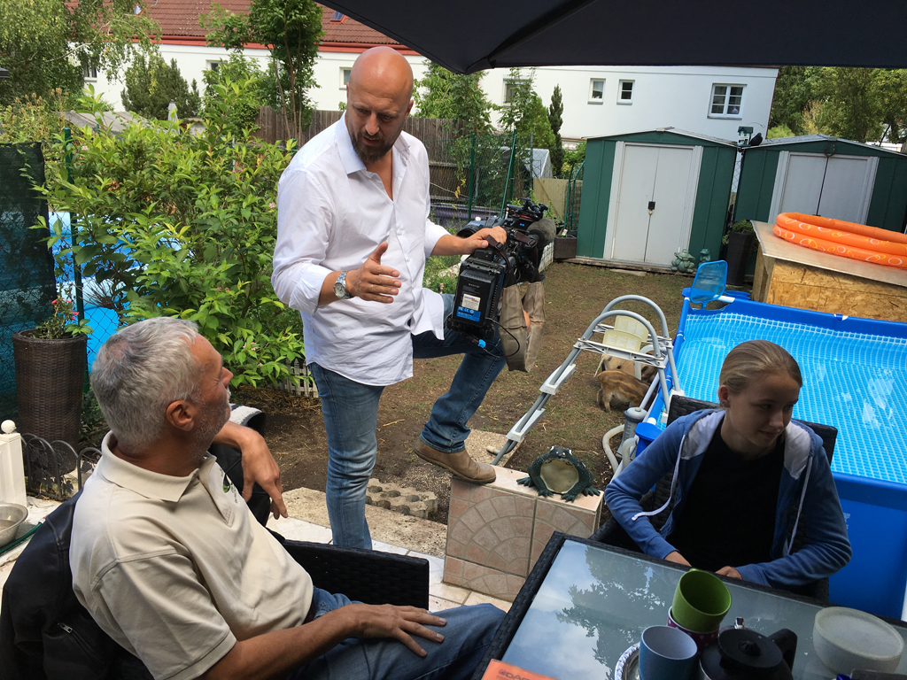 Dir. Ing. R. Reisenberger mit Joy beim Fernsehtermin